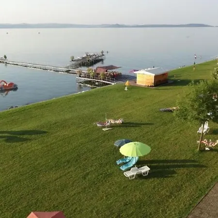409 - Vizparti Lakoparkban Teljes Panoramas, Modern 2 Haloszobas *