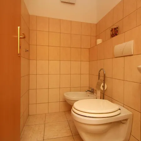 409 - Vizparti Lakoparkban Teljes Panoramas, Modern 2 Haloszobas *