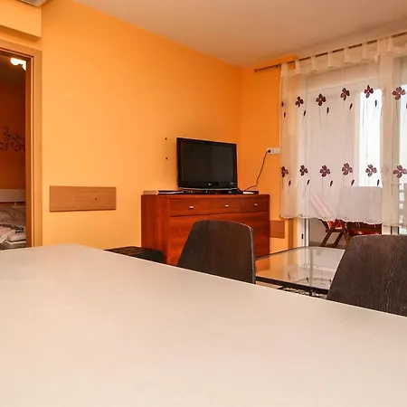 409 - Vizparti Lakoparkban Teljes Panoramas, Modern 2 Haloszobas *